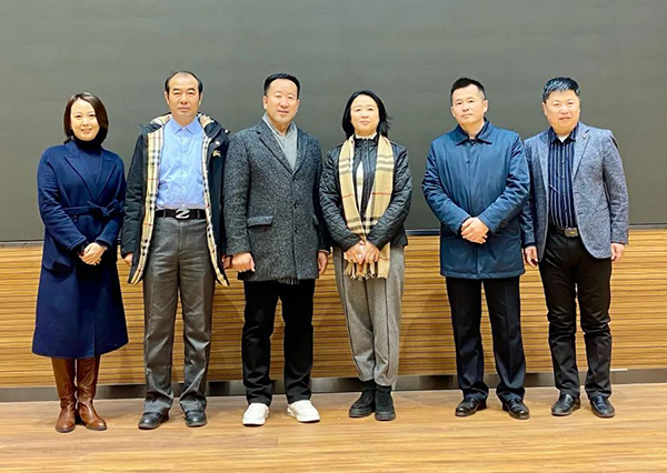 錦州市政協(xié)副主席、工商聯(lián)主席王秀錦蒞臨濱海電商基地考察調(diào)研